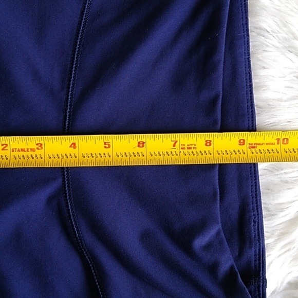 Old Navy Active Go-Dry Fitted High Waist Mesh Inset Leggings in Navy - Picture 11 of 13